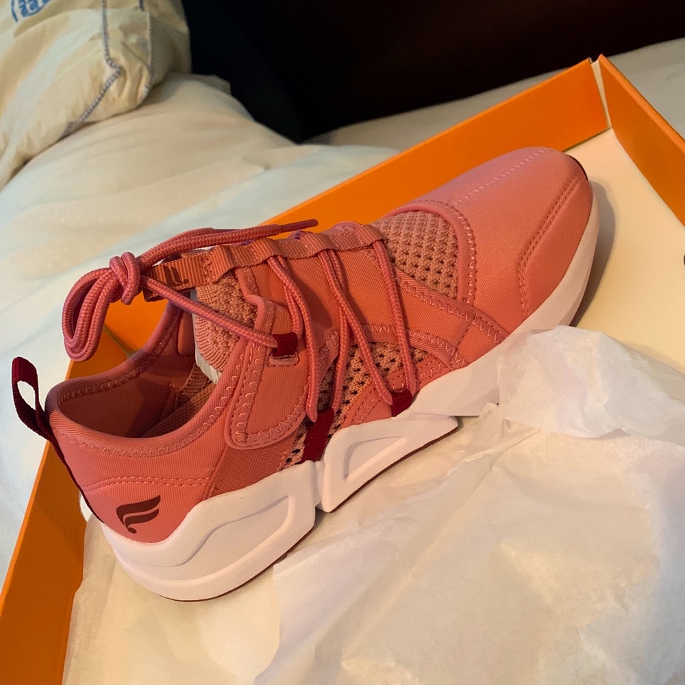 Fabletics sneaker